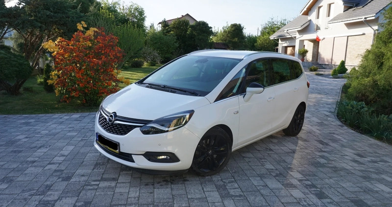 Opel Zafira cena 81000 przebieg: 87830, rok produkcji 2017 z Lębork małe 154